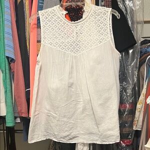 Chic White Lace Sleeveless Blouse